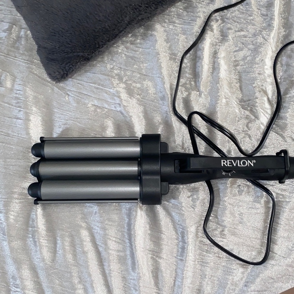 REVELON JUMBO WAVER (curling iron)
